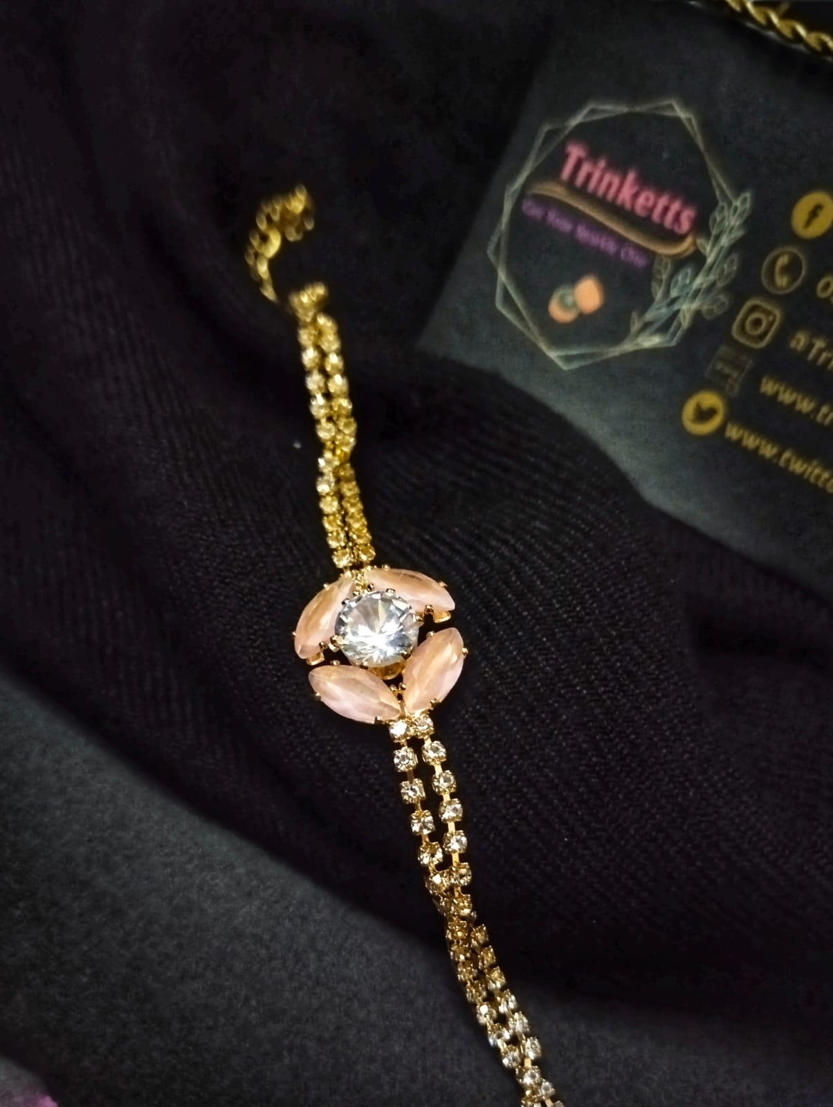 Elegant baby pink stone flower bracelet with zircon twisted straps.