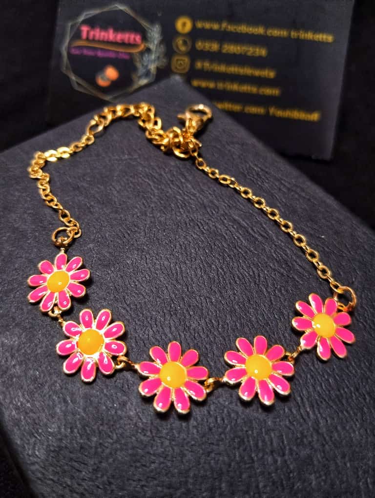 golden chain bracelet with 5 hotpink metallic daisy flowers having yellow centres