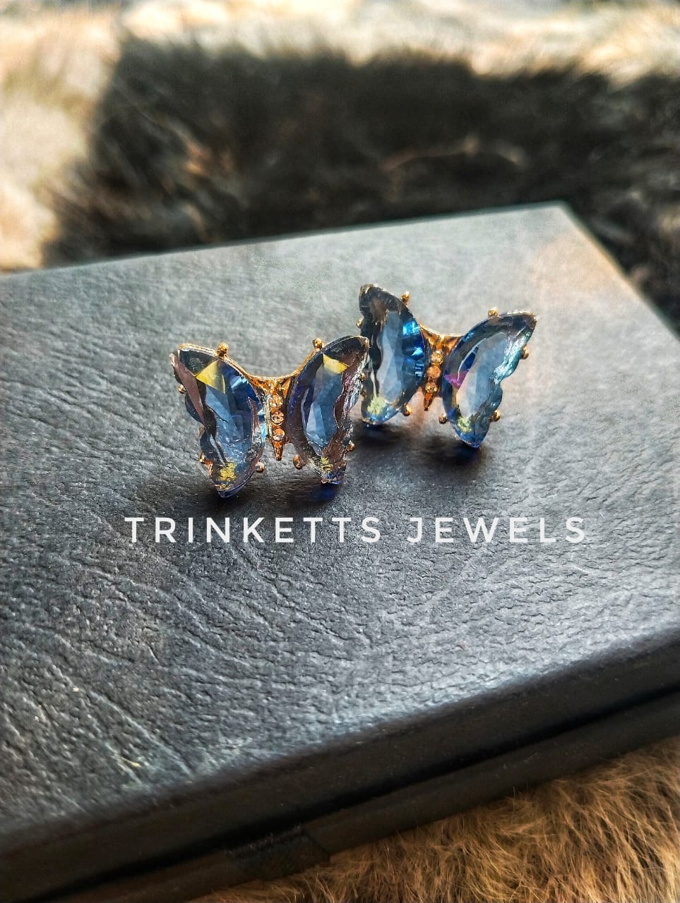 Discover elegance with Trinketts: 925 Silver Butterfly Earrings in voilet. Crystal wings surround a golden-polished body adorned with zircon. Elevate your style with this timeless accessory, a perfect blend of sophistication and craftsmanship.