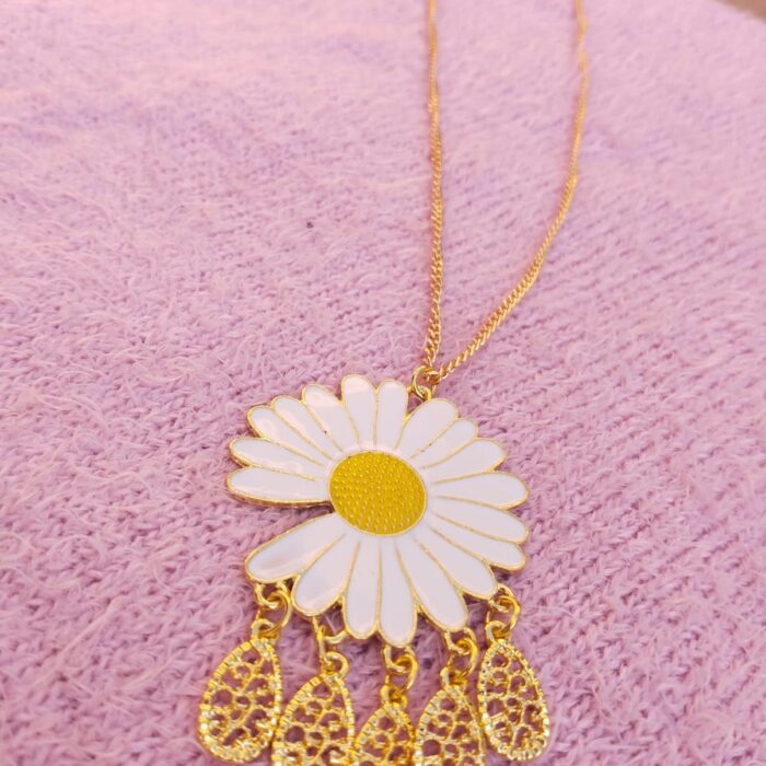 Trinketts Daisy large size Charm Pendant - with metal danglings"